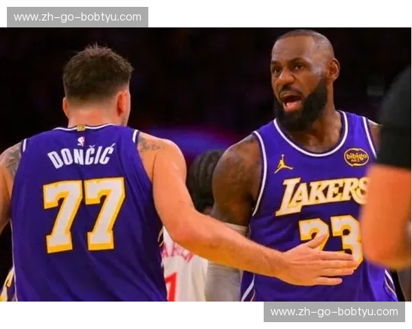 豪门底蕴与新王登基：湖人对阵独行侠，一场穿越时空的紫金对决蓝调